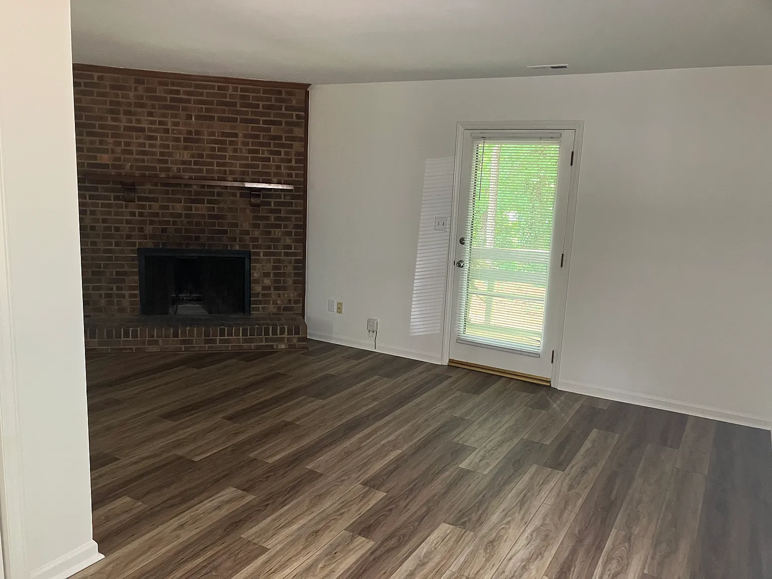 2 bed, 1.5 bath, 1150 sqft, $1,495 — Photo 2