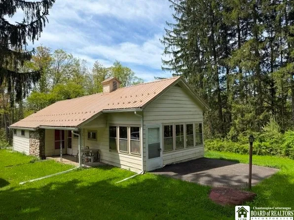 10038 Stateline Rd, Clymer, NY 14724