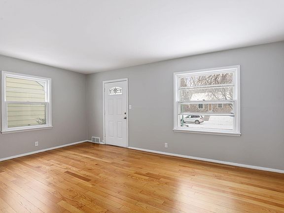 2nd image of 1395 Taylor Ave W