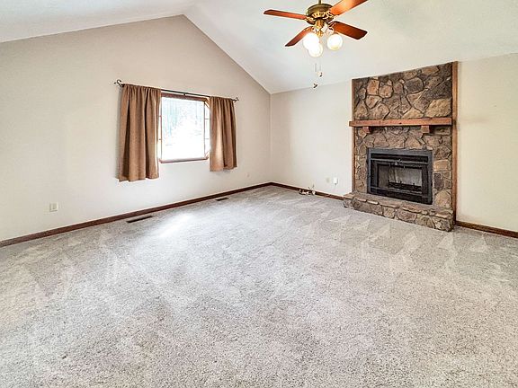 5th image of 4476 Calumet Dr NW