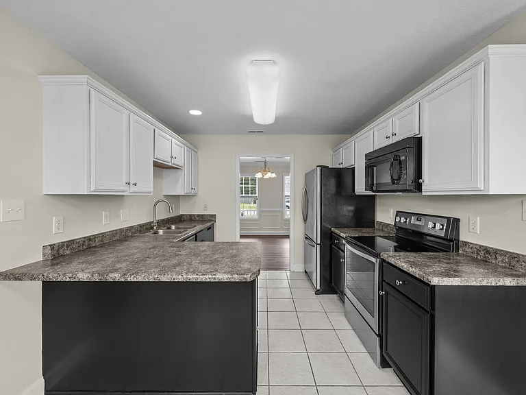 203 Macdonald Blvd — Photo 10