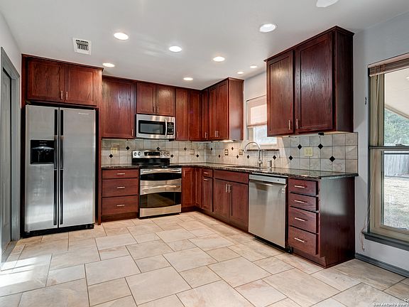 3rd image of 5914 CLIFF VALLEY DR