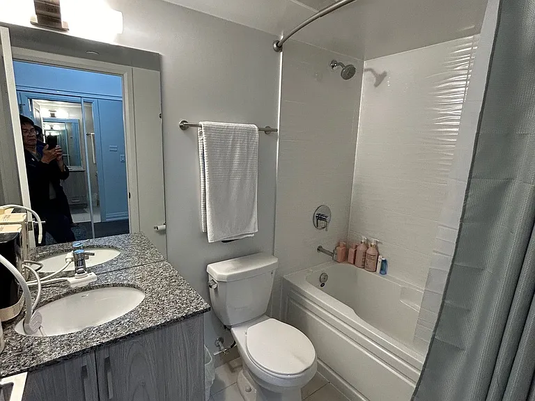 20 Meadowglen Pl E #822 — Photo 16