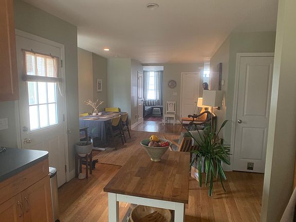 5th image of 838 Morris St