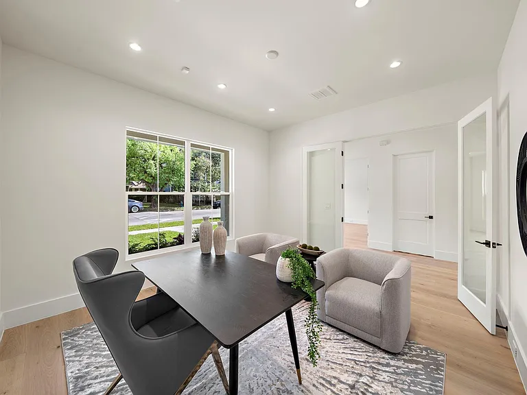 408 Pecore St — Photo 15