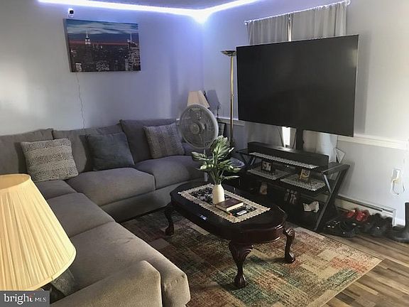 2nd image of 117 Pocono Pl
