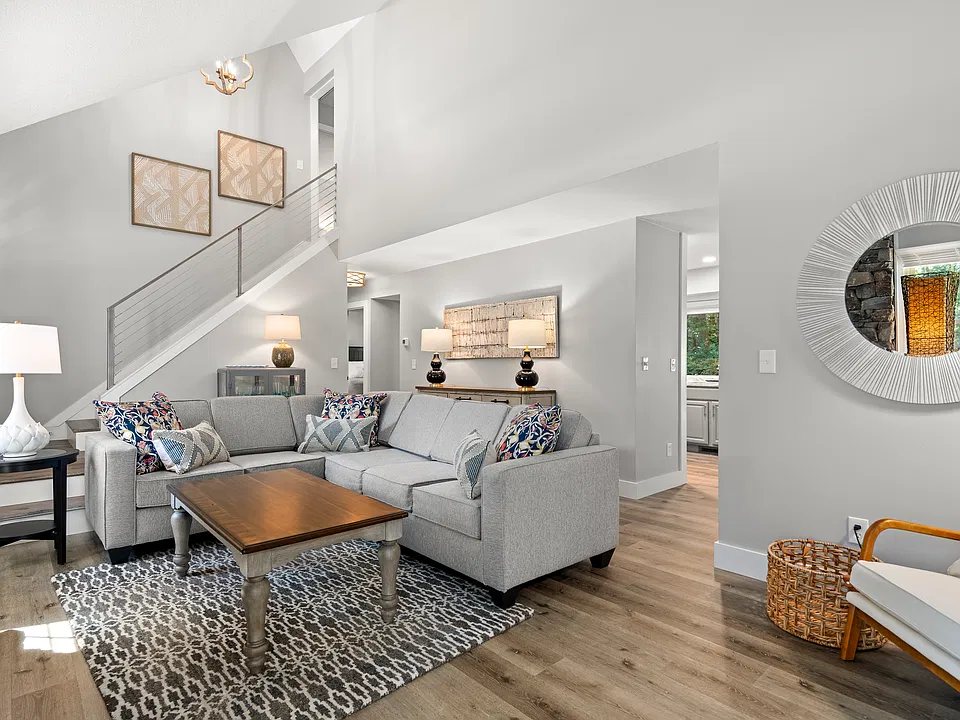 28 Turnberry Dr