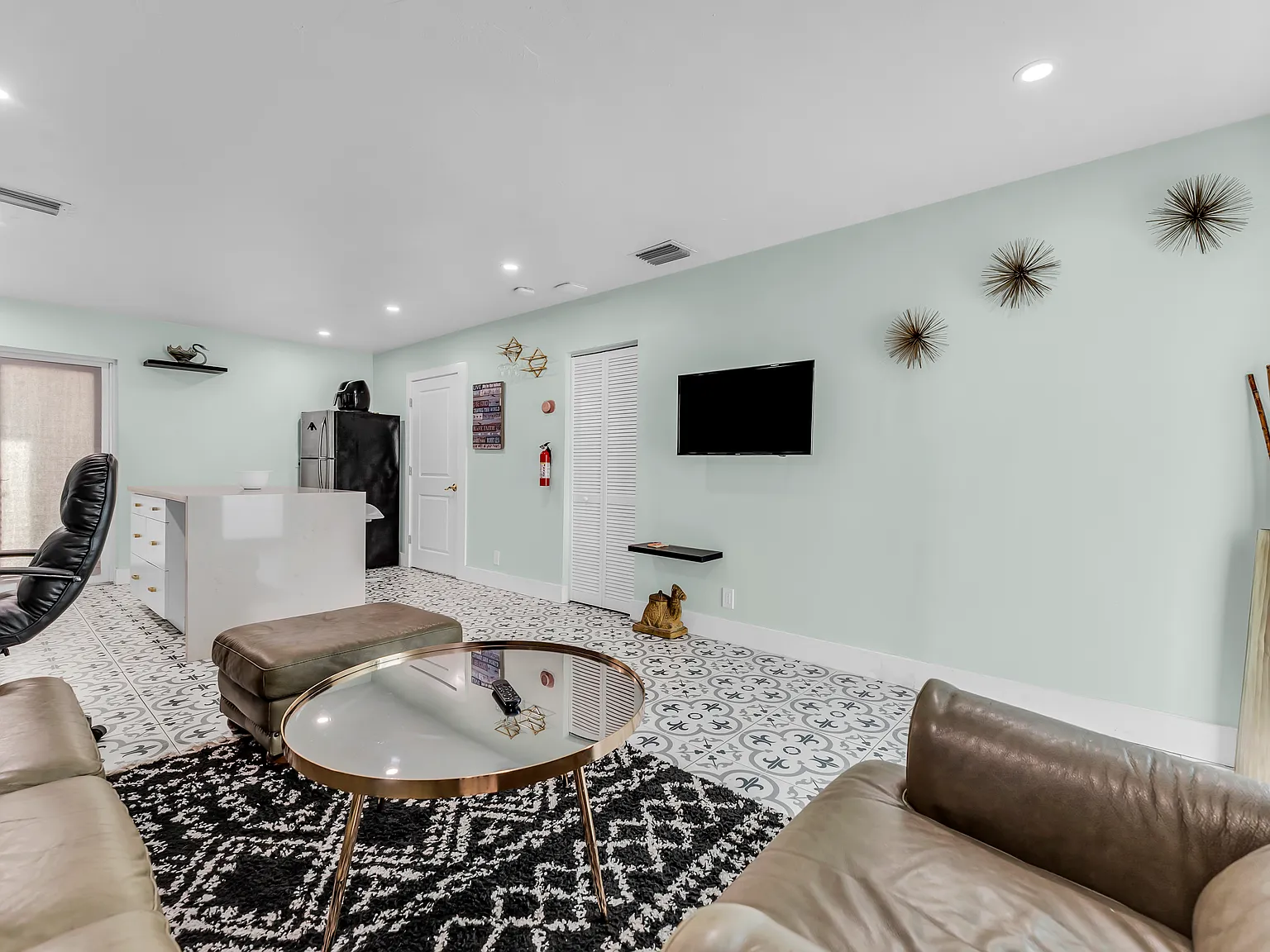 1 bed, 750 sqft, $2,100 — Photo 4