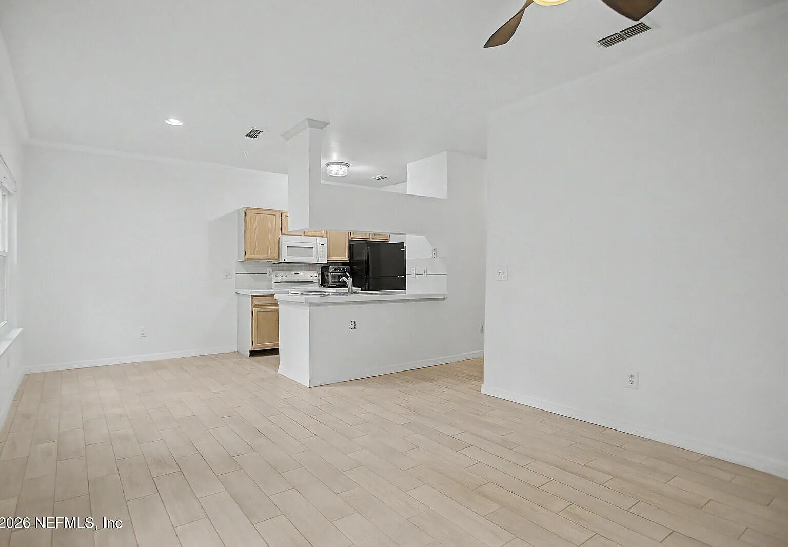 2 bed, 1.0 bath, 912 sqft, $1,800 — Photo 3