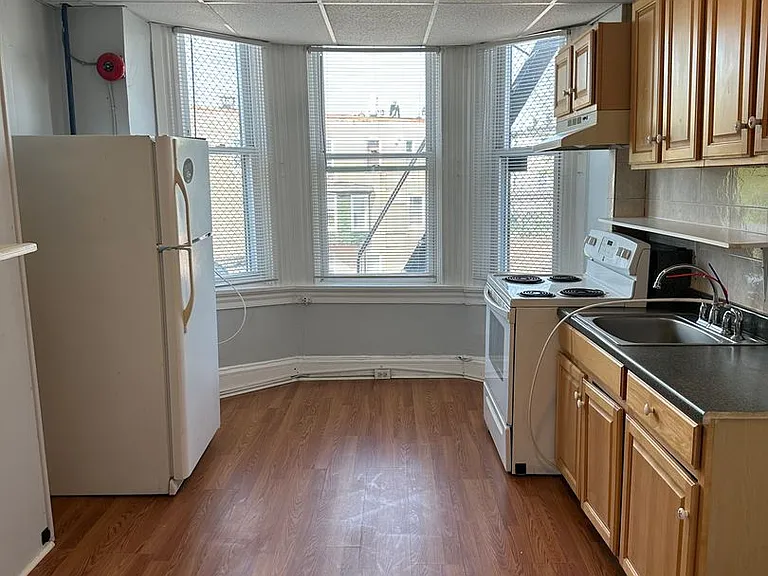 2404 N Charles St — Photo 3