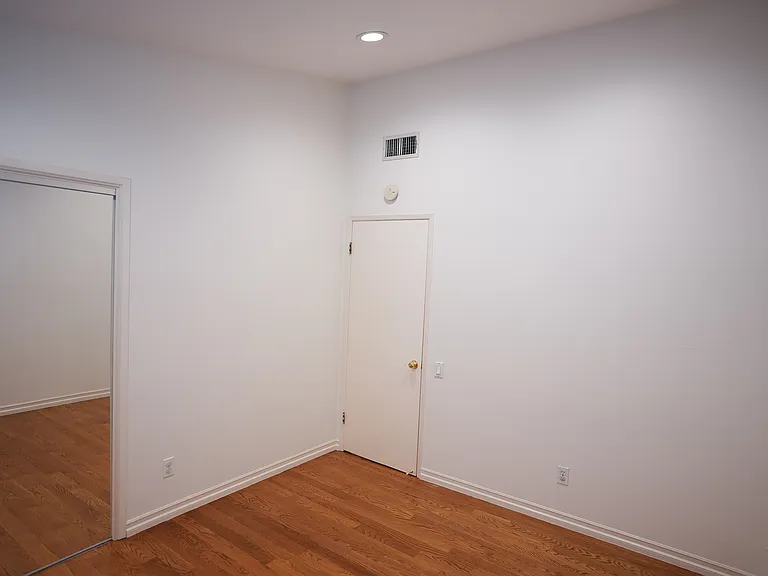 18129 Hatteras St — Photo 18