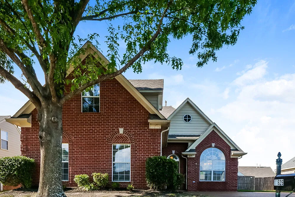 4 bed, 2.5 bath, 1944 sqft, $3,340 — Photo 1