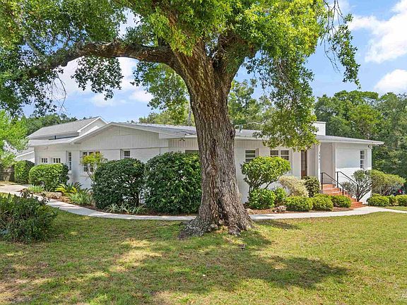 4th image of 3901 Menendez Dr