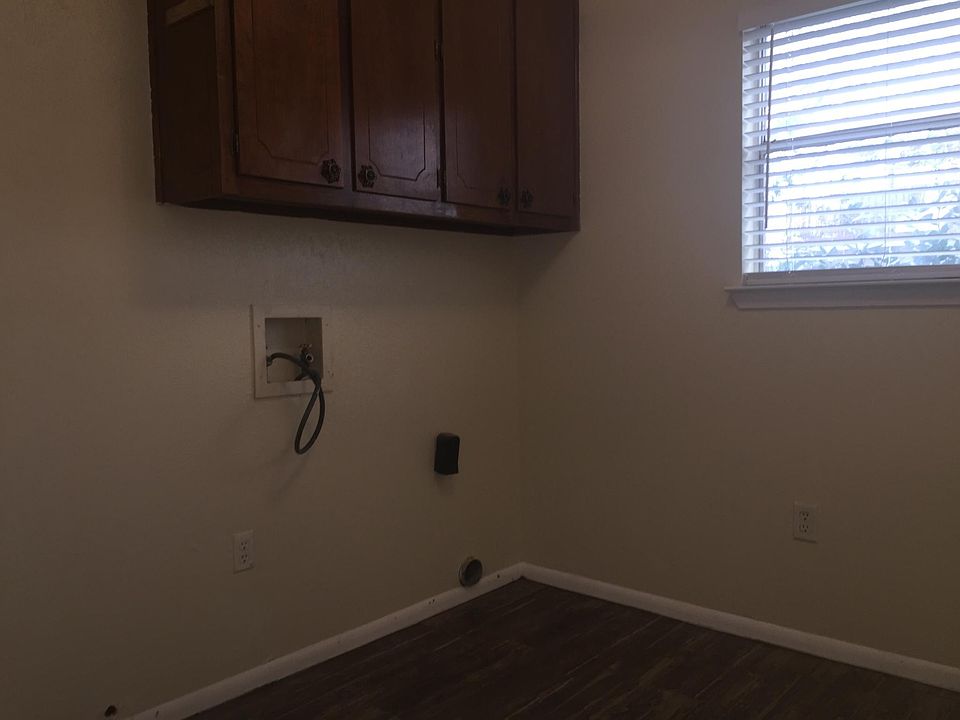 1st image of 102 Park Ln