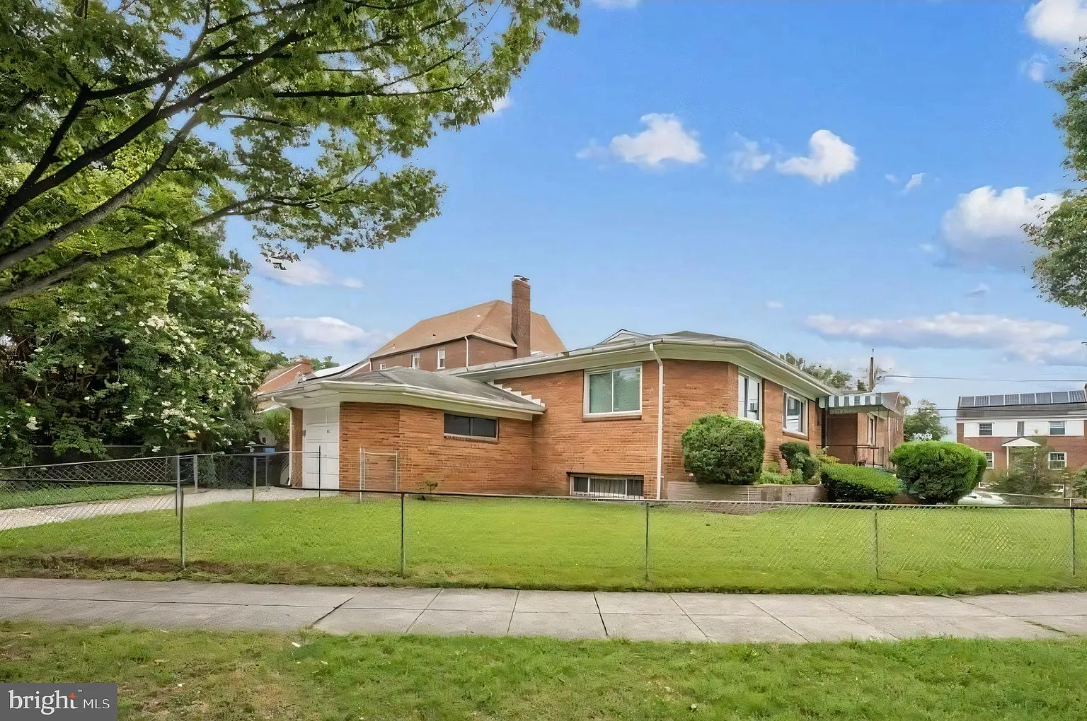 1501 Douglas St NE photo 1