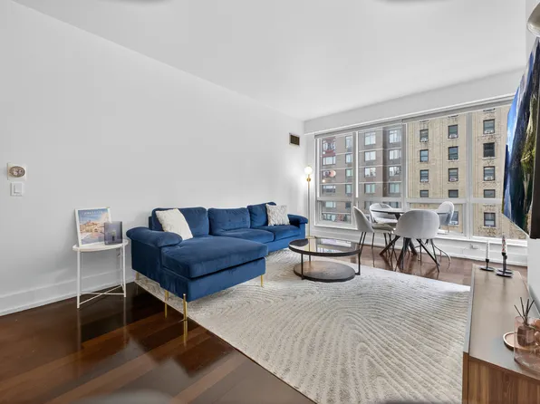 350 West 42nd Street image 3 of 11