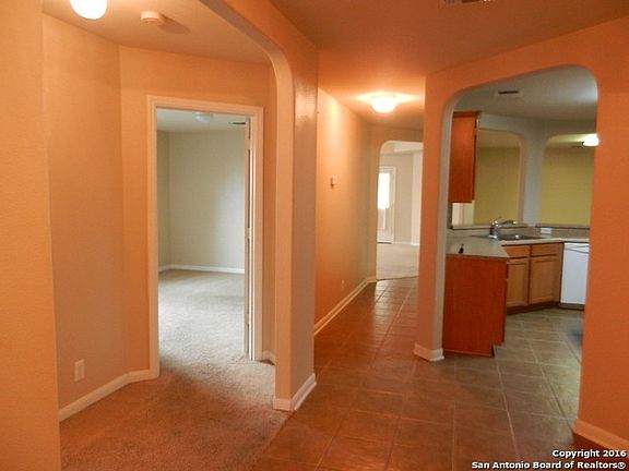 3rd image of 1010 Magnolia Hl