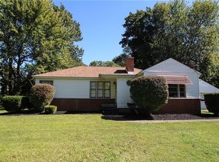 221 Barrington Ridge Rd, Painesville, OH 44077