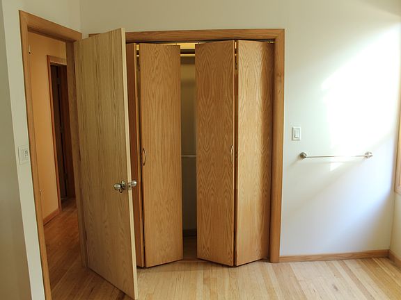 5th image of 3540 N Wolcott Ave