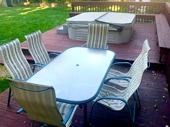3 tier Deck (2 shown), outdoor dining and hot tub