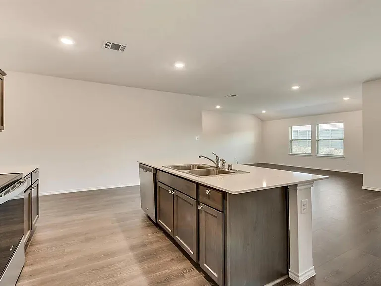 972 Glover Dr — Photo 7