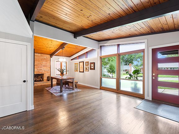 4th image of 408 Crest Dr