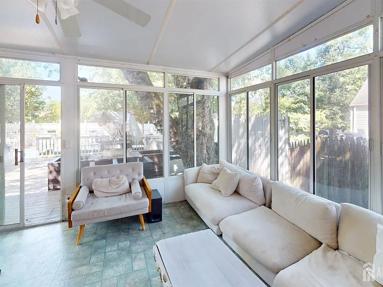 22 Wilson Ave — Photo 18