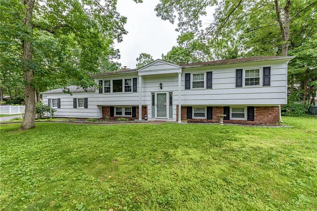 435 Bertha Rd photo 1