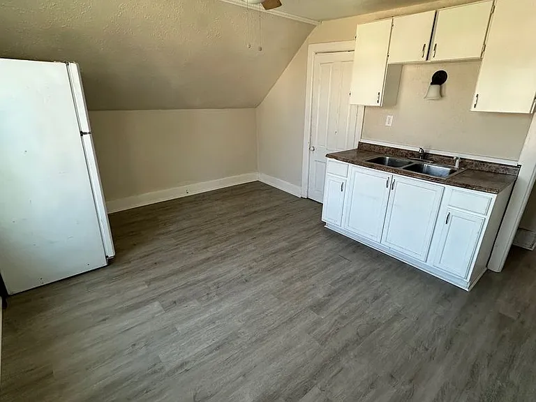 2840 N Vel R Phillips Ave — Photo 3