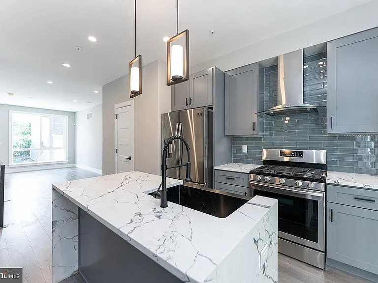 2127 N Randolph St — Photo 2