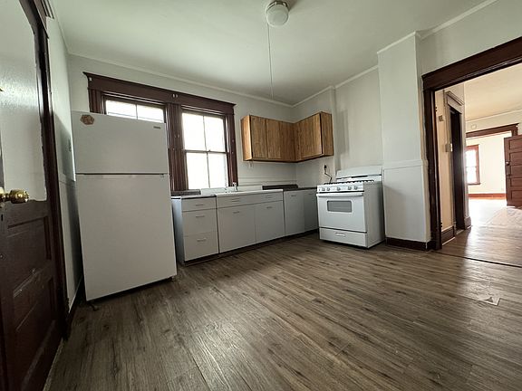 2nd image of 189 2nd Ave #2