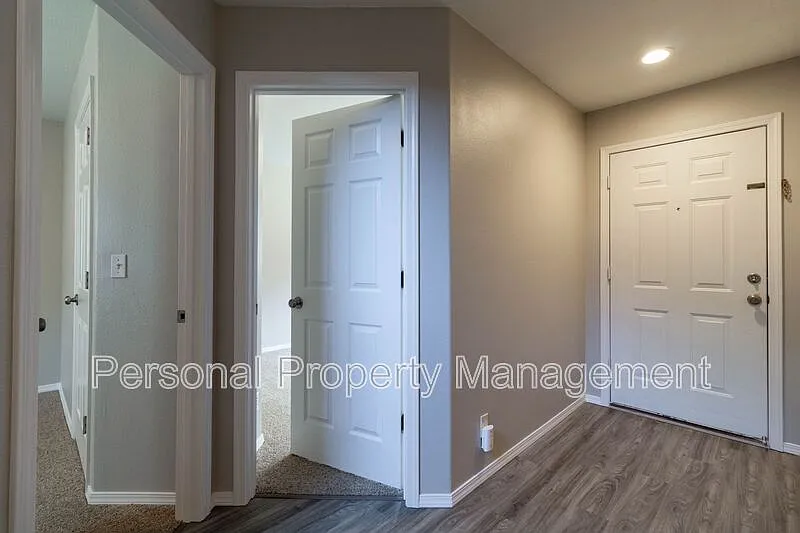 3 bed, 2.0 bath, 1411 sqft, $1,995 — Photo 2