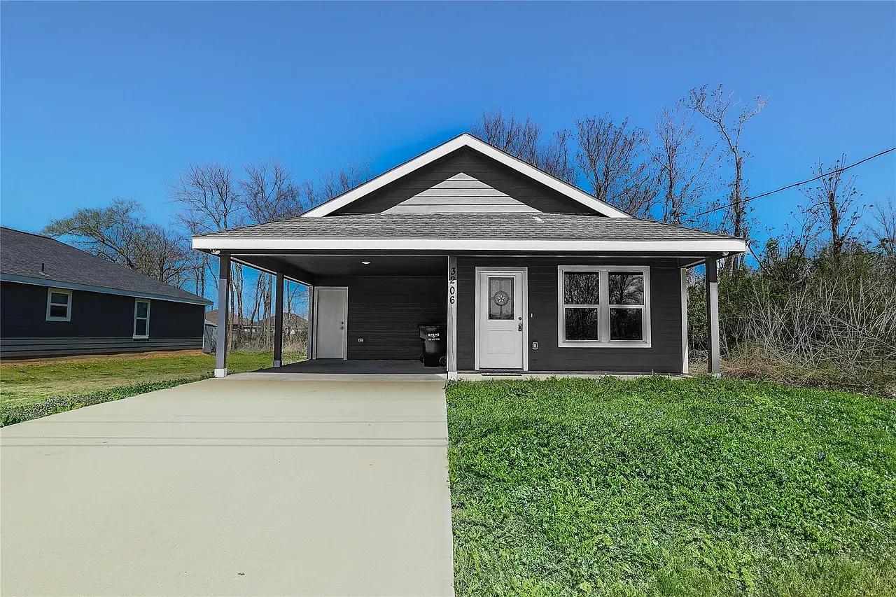 3 bed, 1248 sqft, $1,600 — Photo 1