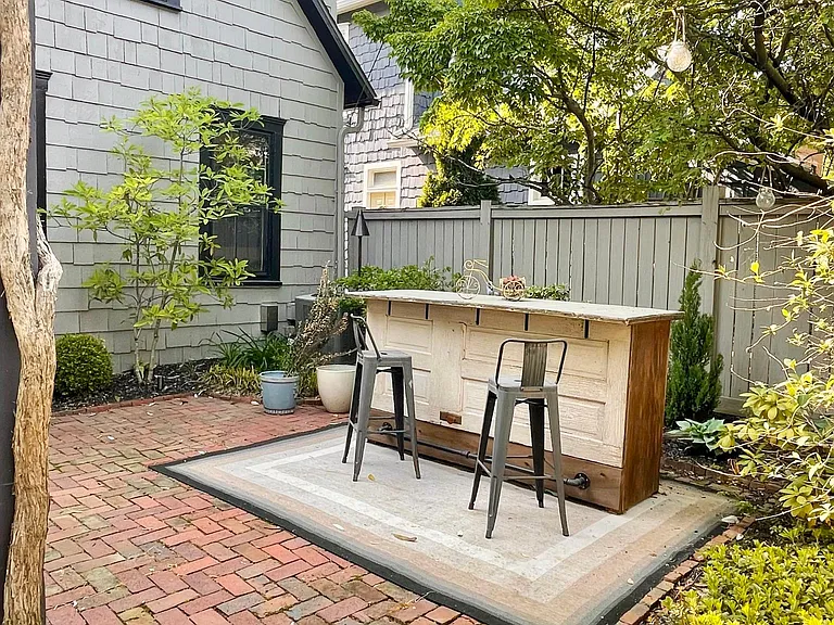 1070 City Park Ave — Photo 33
