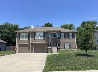 20476 W 220th Ter, Spring Hill, KS 66083