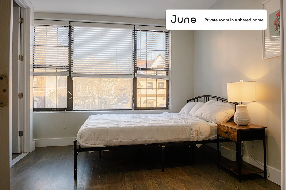 Full bedroom in 3 bed/3 bath home in Flatbush #1820 A — Photo 1