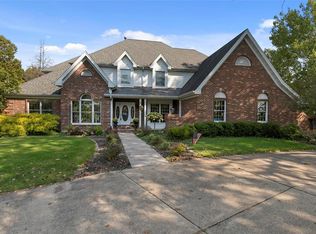 1872 Roth Dr, Saint Louis, MO 63131