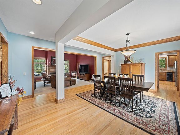 3rd image of 1125 Oakwood Dr