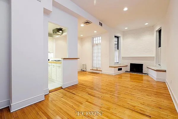 Rented by Town Residential | media 31