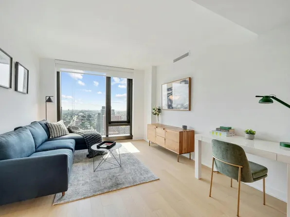 18 Sixth Avenue image 1 of 27