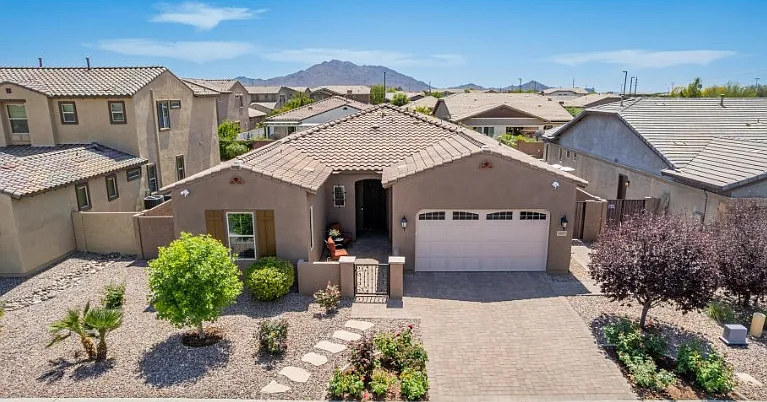 3269 E Ironside Ln — Photo 9
