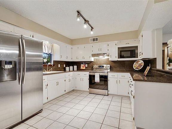 5th image of 30276 Sherwood Dr