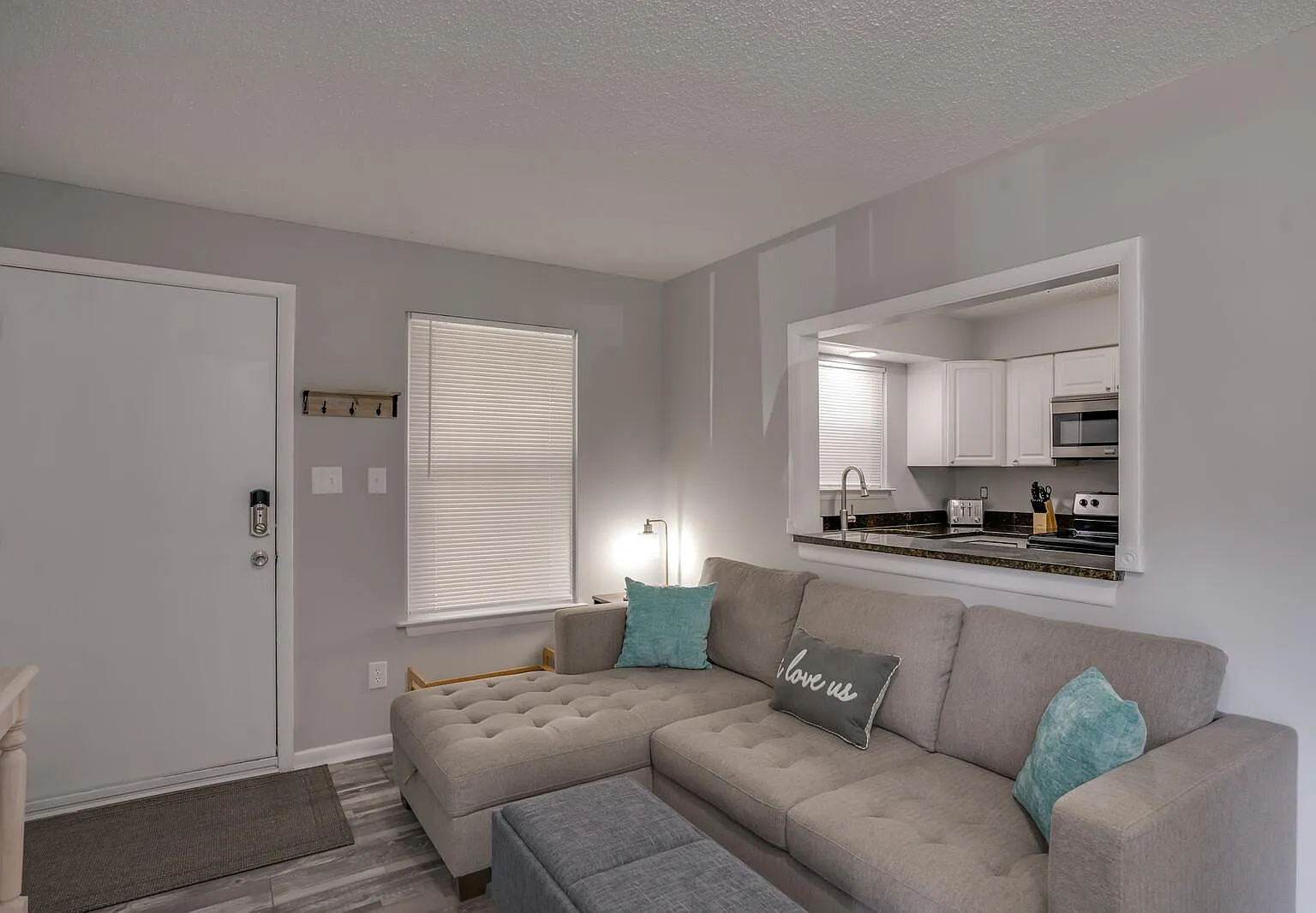 2 bed, 1010 sqft, $3,150 — Photo 3