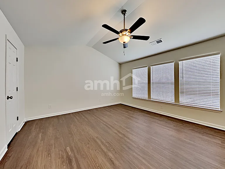 1703 Kendall Cove Ln — Photo 9