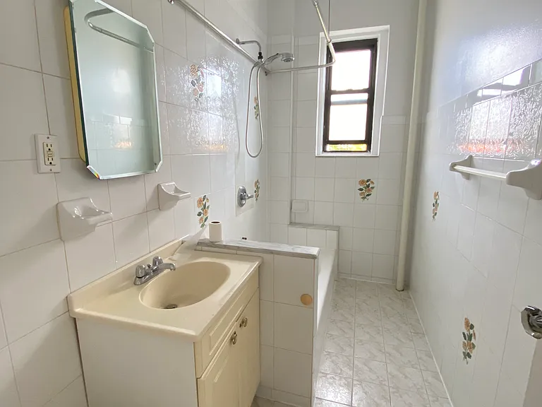 8708 Ridge Blvd #D1 — Photo 6