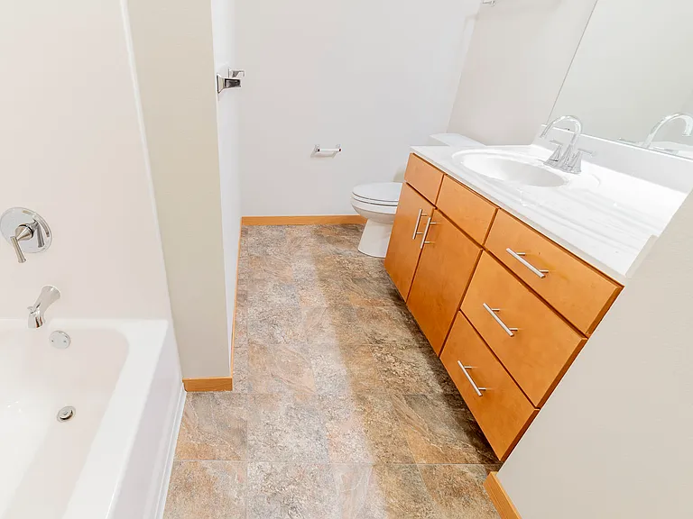 Mammoth Springs Apartments & Townhomes — Photo 65