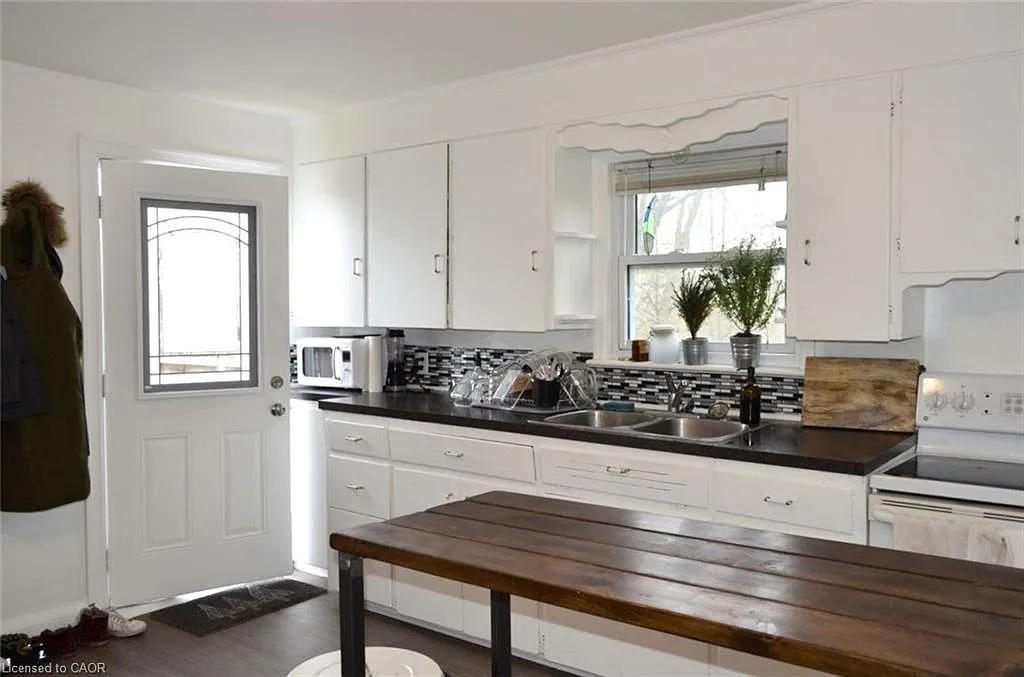 3 bed, 750 sqft, $1,600 — Photo 3