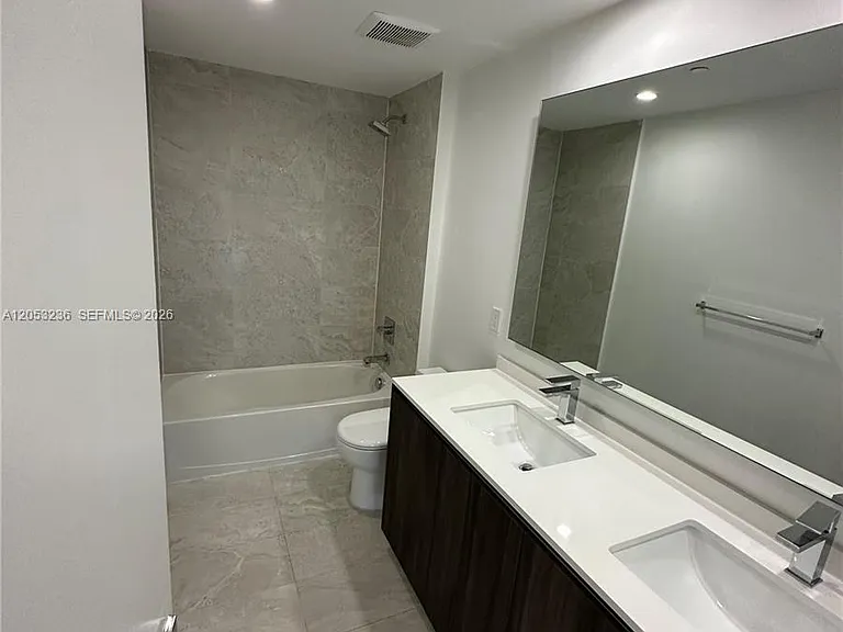 488 NE 18th St #3500 — Photo 14