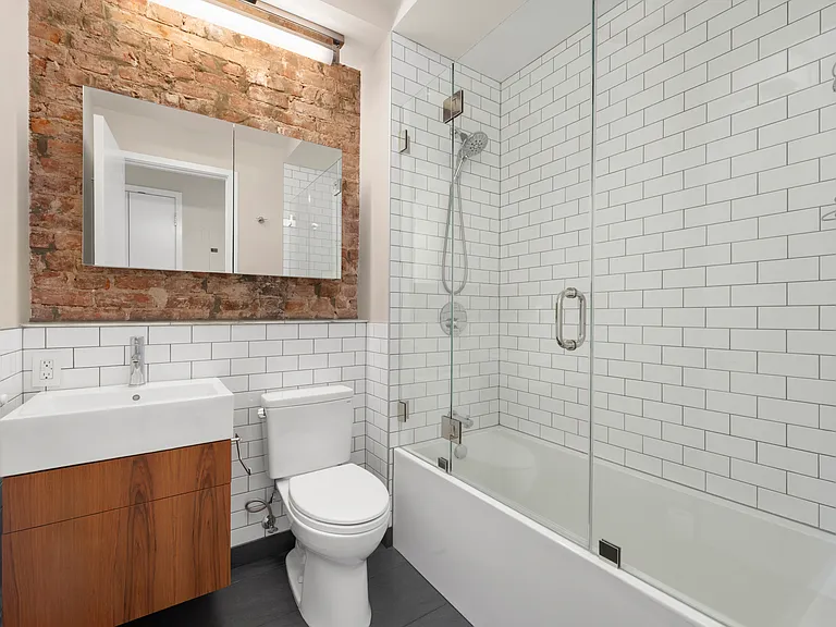 546 Court St #2 — Photo 6