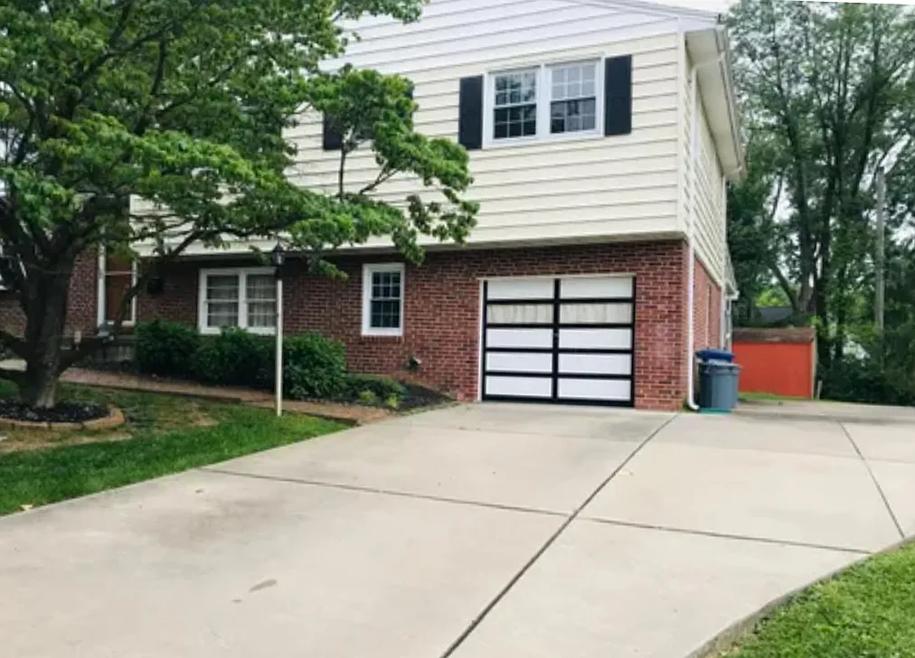 4 bed, 2650 sqft, $3,200 — Photo 2